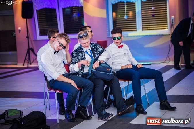 Zdjęcie w galerii na portalu naszraciborz.pl: Studniówki 2017. Tak się bawi II Liceum Ogólnokształcące wiadomości z regionu