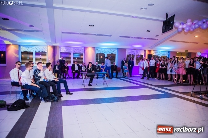 Zdjęcie w galerii na portalu naszraciborz.pl: Studniówki 2017. Tak się bawi II Liceum Ogólnokształcące wiadomości z regionu