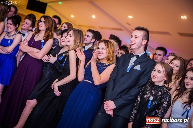 Zdjęcie w galerii na portalu naszraciborz.pl: Studniówki 2017. Tak się bawi II Liceum Ogólnokształcące wiadomości z regionu