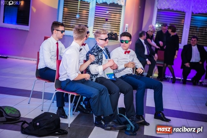 Zdjęcie w galerii na portalu naszraciborz.pl: Studniówki 2017. Tak się bawi II Liceum Ogólnokształcące wiadomości z regionu