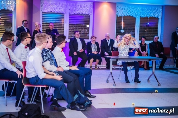 Zdjęcie w galerii na portalu naszraciborz.pl: Studniówki 2017. Tak się bawi II Liceum Ogólnokształcące wiadomości z regionu