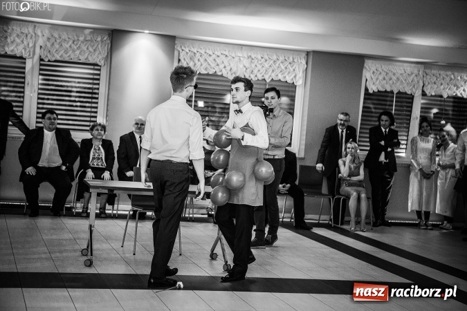 Zdjęcie w galerii na portalu naszraciborz.pl: Studniówki 2017. Tak się bawi II Liceum Ogólnokształcące wiadomości z regionu