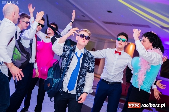 Zdjęcie w galerii na portalu naszraciborz.pl: Studniówki 2017. Tak się bawi II Liceum Ogólnokształcące wiadomości z regionu