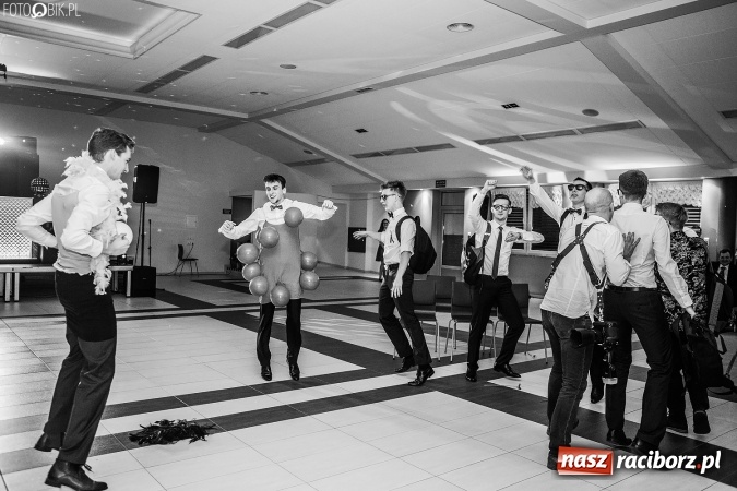 Zdjęcie w galerii na portalu naszraciborz.pl: Studniówki 2017. Tak się bawi II Liceum Ogólnokształcące wiadomości z regionu