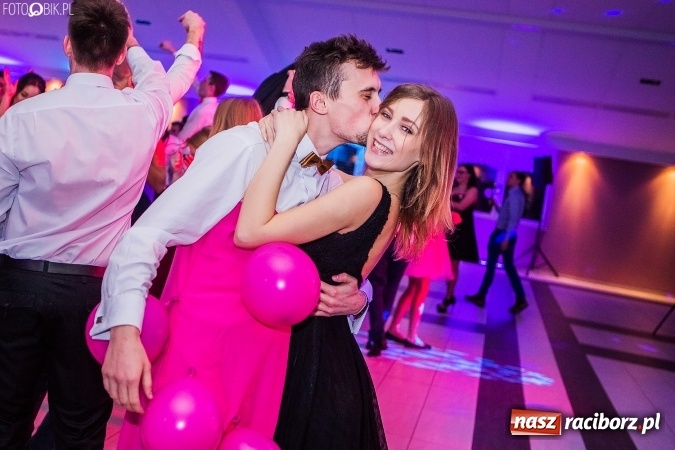 Zdjęcie w galerii na portalu naszraciborz.pl: Studniówki 2017. Tak się bawi II Liceum Ogólnokształcące wiadomości z regionu