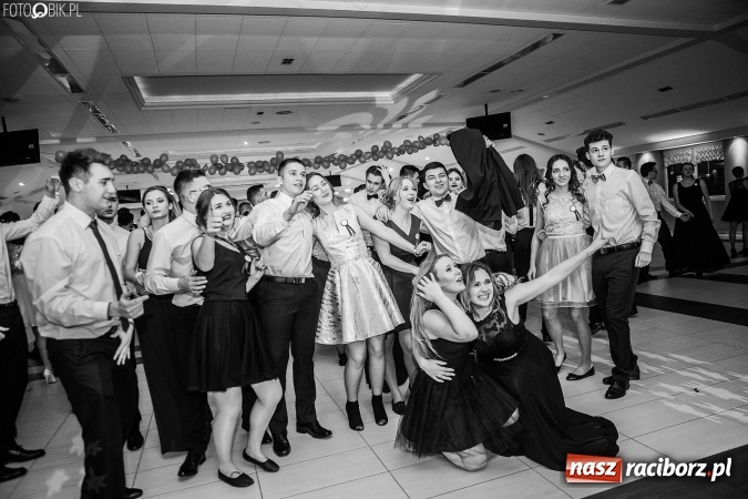 Zdjęcie w galerii na portalu naszraciborz.pl: Studniówki 2017. Tak się bawi II Liceum Ogólnokształcące wiadomości z regionu