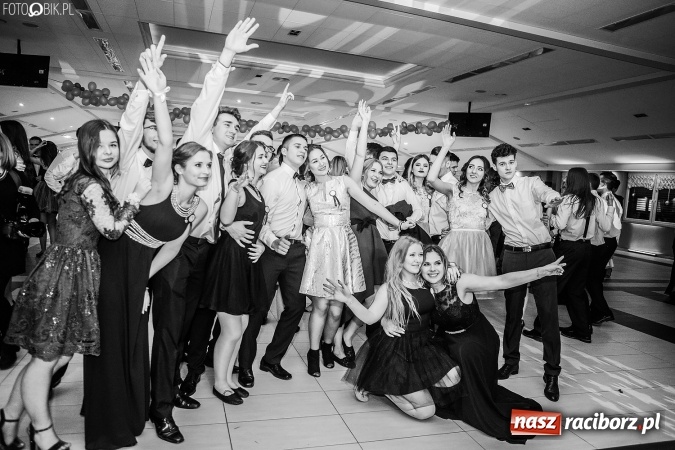 Zdjęcie w galerii na portalu naszraciborz.pl: Studniówki 2017. Tak się bawi II Liceum Ogólnokształcące wiadomości z regionu