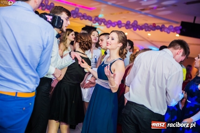 Zdjęcie w galerii na portalu naszraciborz.pl: Studniówki 2017. Tak się bawi II Liceum Ogólnokształcące wiadomości z regionu