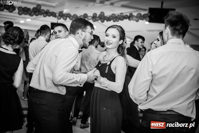 Zdjęcie w galerii na portalu naszraciborz.pl: Studniówki 2017. Tak się bawi II Liceum Ogólnokształcące wiadomości z regionu