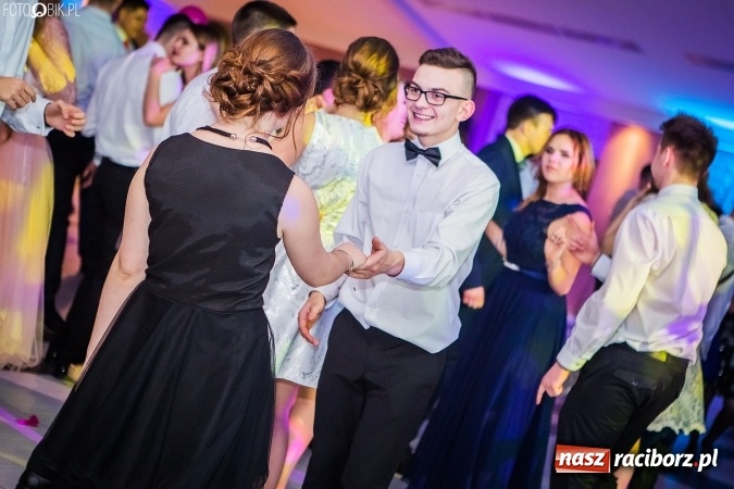 Zdjęcie w galerii na portalu naszraciborz.pl: Studniówki 2017. Tak się bawi II Liceum Ogólnokształcące wiadomości z regionu