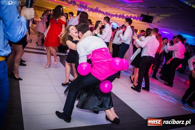 Zdjęcie w galerii na portalu naszraciborz.pl: Studniówki 2017. Tak się bawi II Liceum Ogólnokształcące wiadomości z regionu