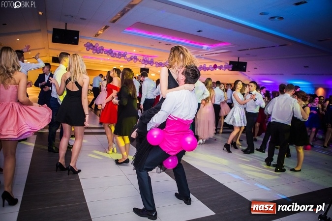 Zdjęcie w galerii na portalu naszraciborz.pl: Studniówki 2017. Tak się bawi II Liceum Ogólnokształcące wiadomości z regionu