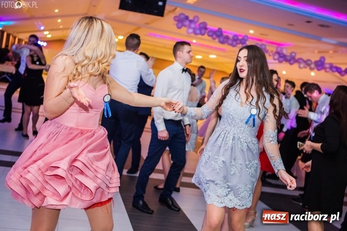 Zdjęcie w galerii na portalu naszraciborz.pl: Studniówki 2017. Tak się bawi II Liceum Ogólnokształcące wiadomości z regionu