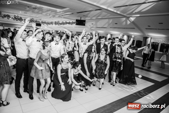 Zdjęcie w galerii na portalu naszraciborz.pl: Studniówki 2017. Tak się bawi II Liceum Ogólnokształcące wiadomości z regionu