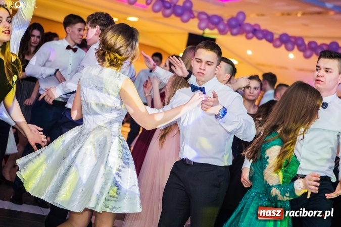 Zdjęcie w galerii na portalu naszraciborz.pl: Studniówki 2017. Tak się bawi II Liceum Ogólnokształcące wiadomości z regionu