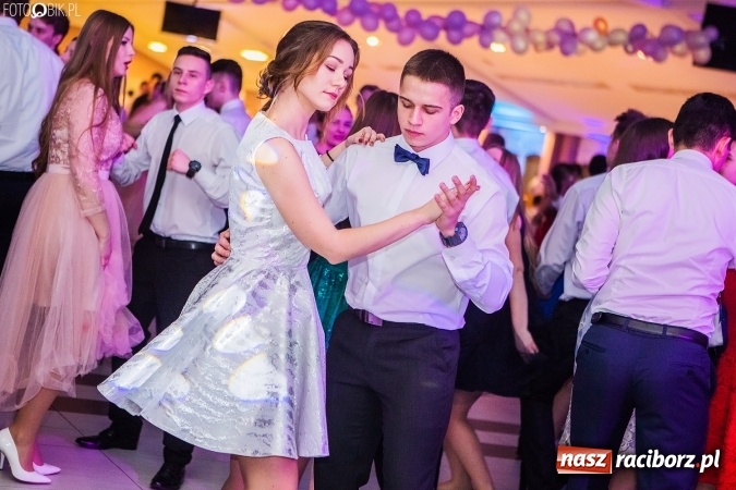 Zdjęcie w galerii na portalu naszraciborz.pl: Studniówki 2017. Tak się bawi II Liceum Ogólnokształcące wiadomości z regionu