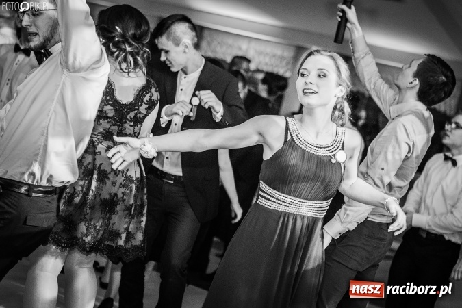 Zdjęcie w galerii na portalu naszraciborz.pl: Studniówki 2017. Tak się bawi II Liceum Ogólnokształcące wiadomości z regionu