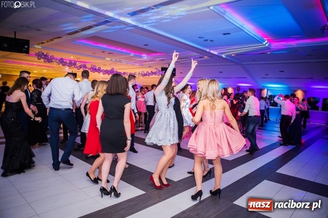 Zdjęcie w galerii na portalu naszraciborz.pl: Studniówki 2017. Tak się bawi II Liceum Ogólnokształcące wiadomości z regionu