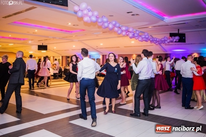 Zdjęcie w galerii na portalu naszraciborz.pl: Studniówki 2017. Tak się bawi II Liceum Ogólnokształcące wiadomości z regionu