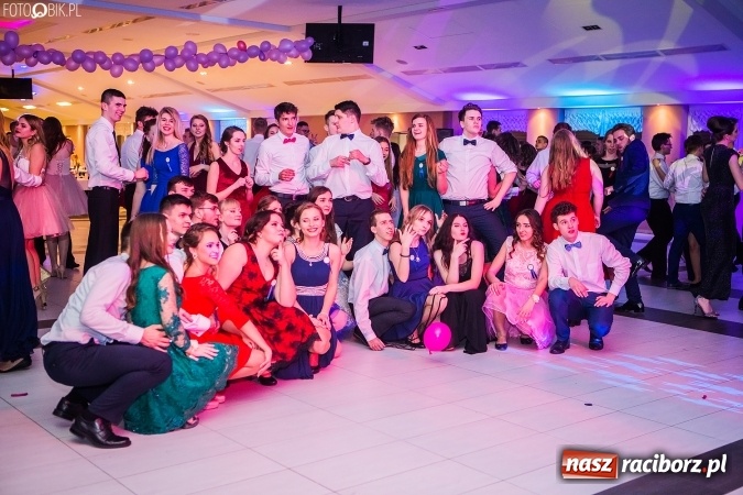 Zdjęcie w galerii na portalu naszraciborz.pl: Studniówki 2017. Tak się bawi II Liceum Ogólnokształcące wiadomości z regionu