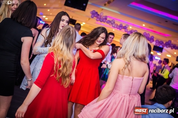 Zdjęcie w galerii na portalu naszraciborz.pl: Studniówki 2017. Tak się bawi II Liceum Ogólnokształcące wiadomości z regionu