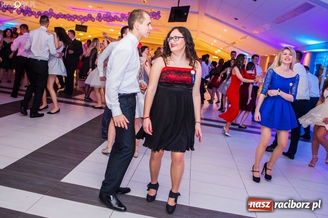 Zdjęcie w galerii na portalu naszraciborz.pl: Studniówki 2017. Tak się bawi II Liceum Ogólnokształcące wiadomości z regionu