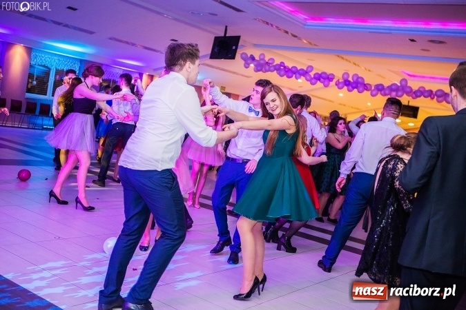 Zdjęcie w galerii na portalu naszraciborz.pl: Studniówki 2017. Tak się bawi II Liceum Ogólnokształcące wiadomości z regionu