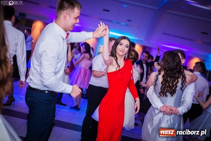 Zdjęcie w galerii na portalu naszraciborz.pl: Studniówki 2017. Tak się bawi II Liceum Ogólnokształcące wiadomości z regionu