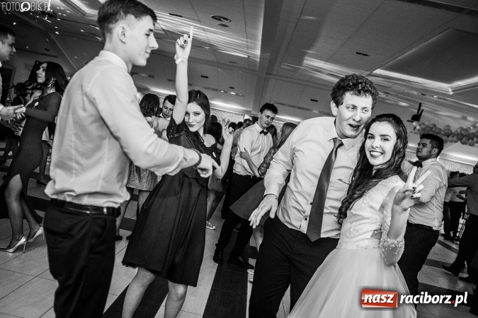 Zdjęcie w galerii na portalu naszraciborz.pl: Studniówki 2017. Tak się bawi II Liceum Ogólnokształcące wiadomości z regionu