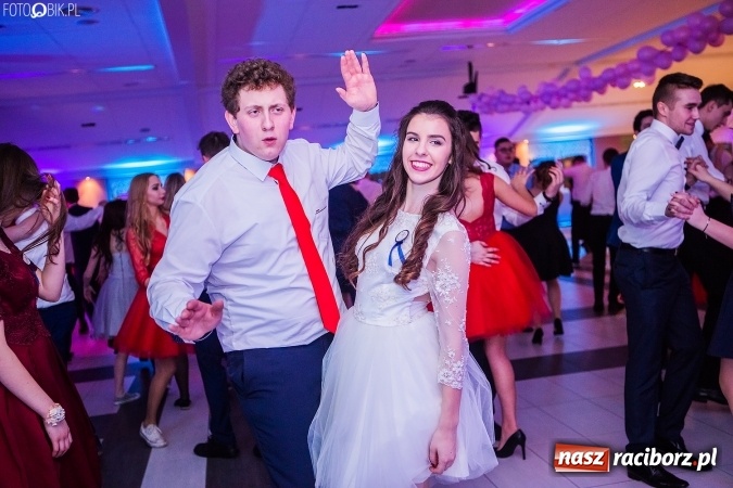 Zdjęcie w galerii na portalu naszraciborz.pl: Studniówki 2017. Tak się bawi II Liceum Ogólnokształcące wiadomości z regionu