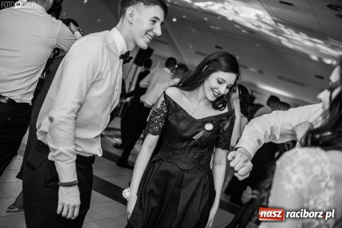 Zdjęcie w galerii na portalu naszraciborz.pl: Studniówki 2017. Tak się bawi II Liceum Ogólnokształcące wiadomości z regionu