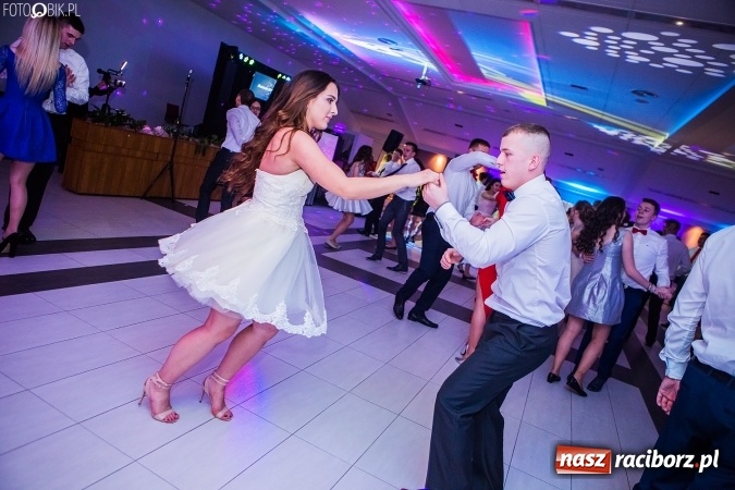 Zdjęcie w galerii na portalu naszraciborz.pl: Studniówki 2017. Tak się bawi II Liceum Ogólnokształcące wiadomości z regionu