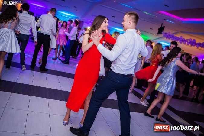 Zdjęcie w galerii na portalu naszraciborz.pl: Studniówki 2017. Tak się bawi II Liceum Ogólnokształcące wiadomości z regionu