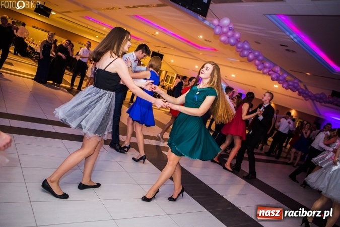 Zdjęcie w galerii na portalu naszraciborz.pl: Studniówki 2017. Tak się bawi II Liceum Ogólnokształcące wiadomości z regionu