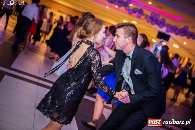 Zdjęcie w galerii na portalu naszraciborz.pl: Studniówki 2017. Tak się bawi II Liceum Ogólnokształcące wiadomości z regionu