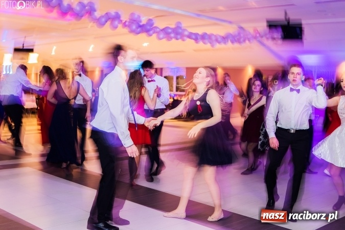 Zdjęcie w galerii na portalu naszraciborz.pl: Studniówki 2017. Tak się bawi II Liceum Ogólnokształcące wiadomości z regionu