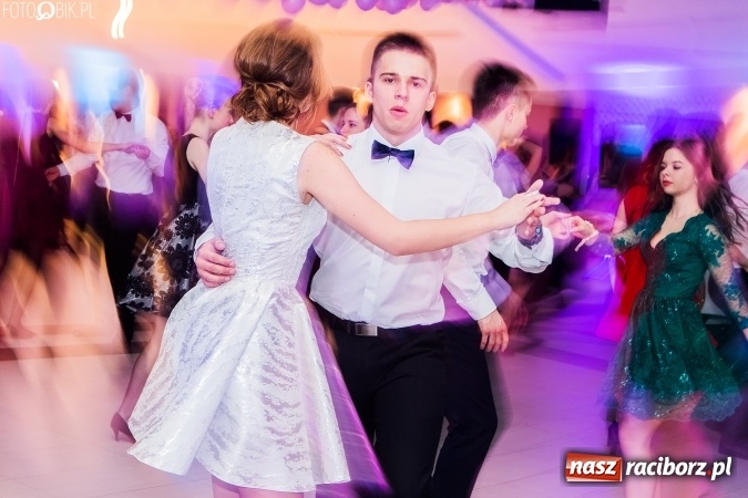 Zdjęcie w galerii na portalu naszraciborz.pl: Studniówki 2017. Tak się bawi II Liceum Ogólnokształcące wiadomości z regionu