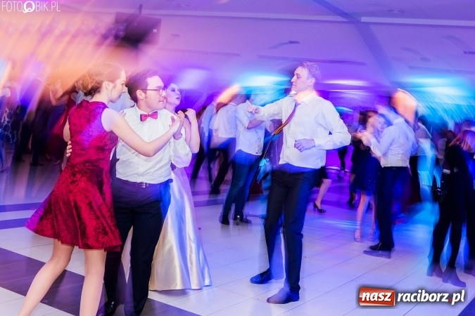 Zdjęcie w galerii na portalu naszraciborz.pl: Studniówki 2017. Tak się bawi II Liceum Ogólnokształcące wiadomości z regionu