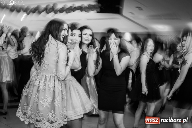 Zdjęcie w galerii na portalu naszraciborz.pl: Studniówki 2017. Tak się bawi II Liceum Ogólnokształcące wiadomości z regionu