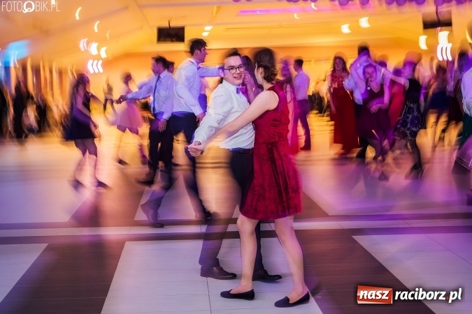 Zdjęcie w galerii na portalu naszraciborz.pl: Studniówki 2017. Tak się bawi II Liceum Ogólnokształcące wiadomości z regionu