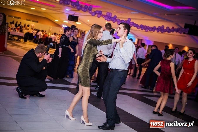 Zdjęcie w galerii na portalu naszraciborz.pl: Studniówki 2017. Tak się bawi II Liceum Ogólnokształcące wiadomości z regionu