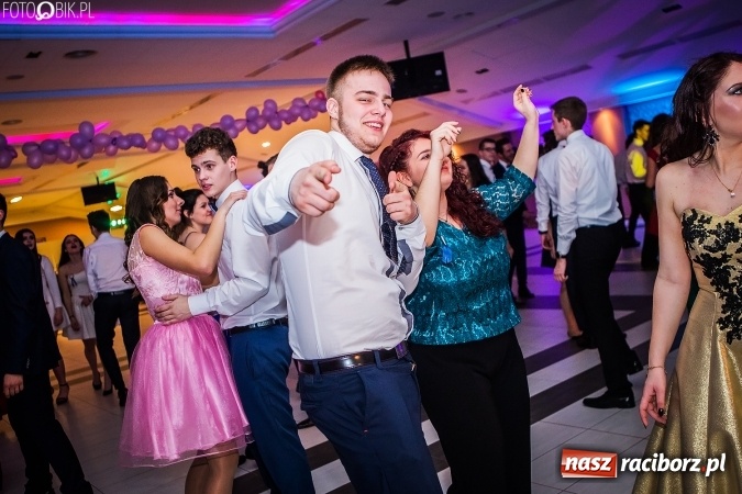 Zdjęcie w galerii na portalu naszraciborz.pl: Studniówki 2017. Tak się bawi II Liceum Ogólnokształcące wiadomości z regionu