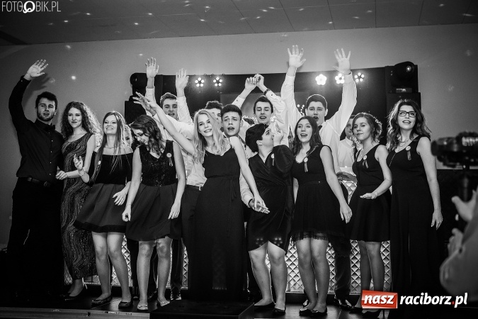 Zdjęcie w galerii na portalu naszraciborz.pl: Studniówki 2017. Tak się bawi II Liceum Ogólnokształcące wiadomości z regionu