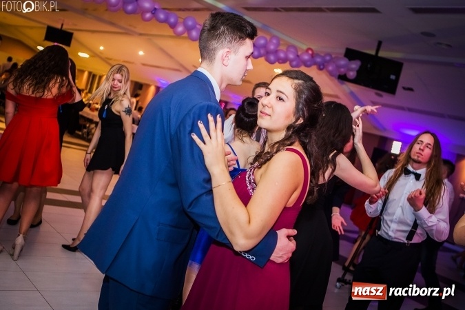 Zdjęcie w galerii na portalu naszraciborz.pl: Studniówki 2017. Tak się bawi II Liceum Ogólnokształcące wiadomości z regionu