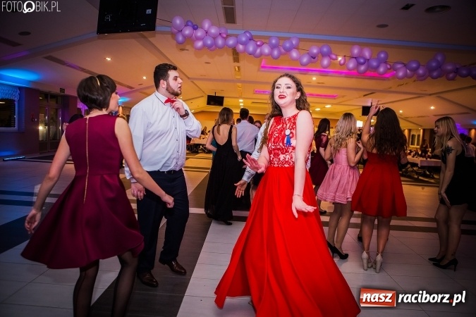 Zdjęcie w galerii na portalu naszraciborz.pl: Studniówki 2017. Tak się bawi II Liceum Ogólnokształcące wiadomości z regionu