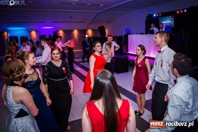 Zdjęcie w galerii na portalu naszraciborz.pl: Studniówki 2017. Tak się bawi II Liceum Ogólnokształcące wiadomości z regionu