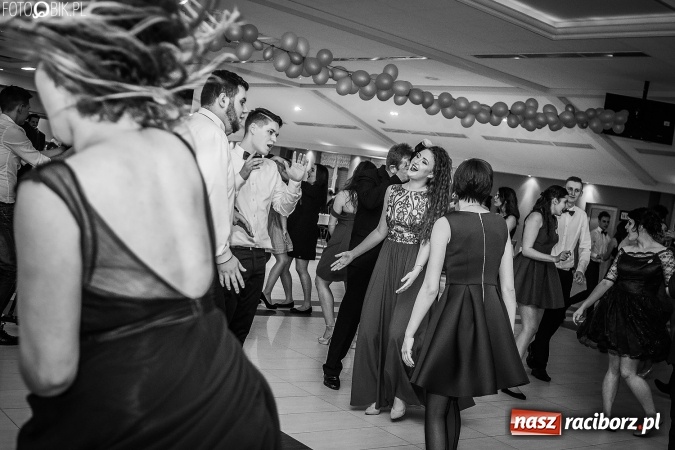 Zdjęcie w galerii na portalu naszraciborz.pl: Studniówki 2017. Tak się bawi II Liceum Ogólnokształcące wiadomości z regionu