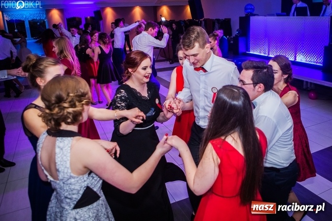 Zdjęcie w galerii na portalu naszraciborz.pl: Studniówki 2017. Tak się bawi II Liceum Ogólnokształcące wiadomości z regionu