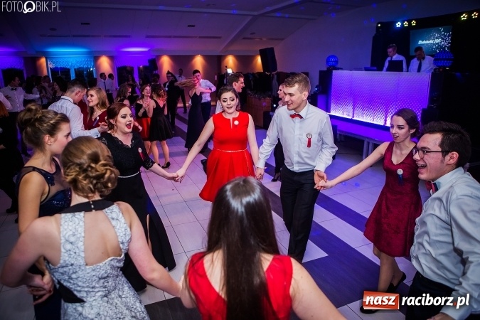 Zdjęcie w galerii na portalu naszraciborz.pl: Studniówki 2017. Tak się bawi II Liceum Ogólnokształcące wiadomości z regionu