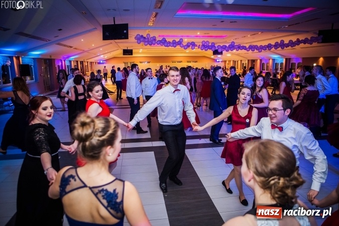 Zdjęcie w galerii na portalu naszraciborz.pl: Studniówki 2017. Tak się bawi II Liceum Ogólnokształcące wiadomości z regionu